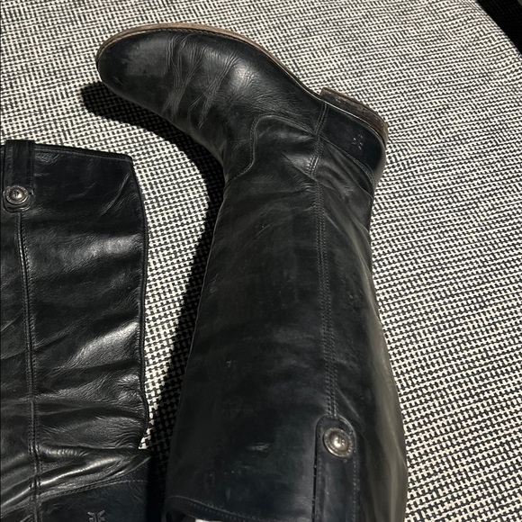 FRYE Black Leather Boots. SIZE 9. Used but a classic staple pair of boots. - Picture 5 of 7